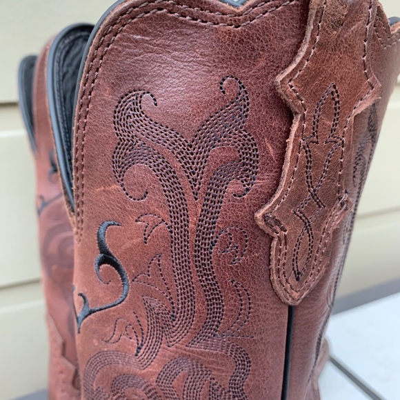 Justin Women Dark Brown Boots - Picture 5 of 12